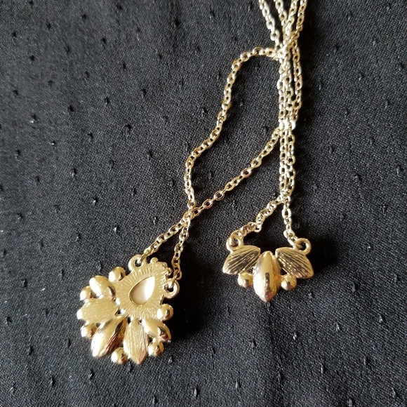 Premier Designs White and Rhinestone Necklace - Picture 4 of 4